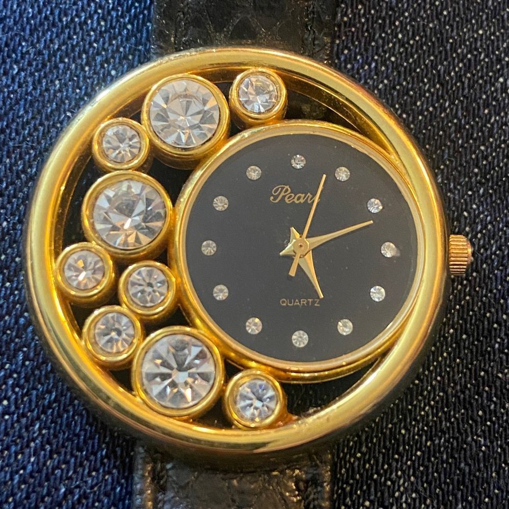 Pearl Quartz Sophisticated Women's Black and Gold Watch Needs Battery